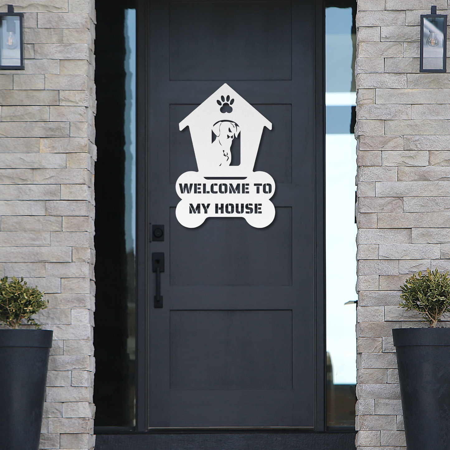 Labrador Retriever Welcome Dog House Metal Sign: A Warm Greeting for Your House